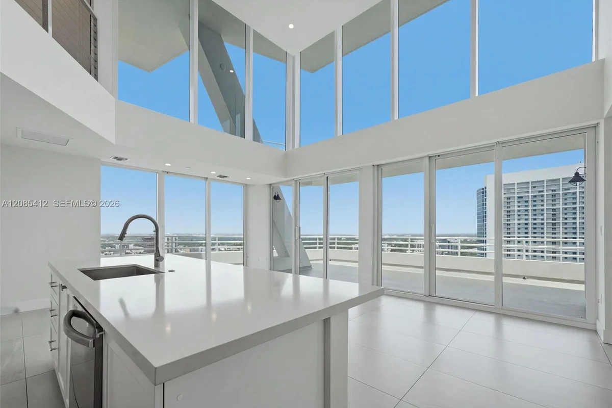 555 NE 34th St #PH4, Miami: photo 1 of 63