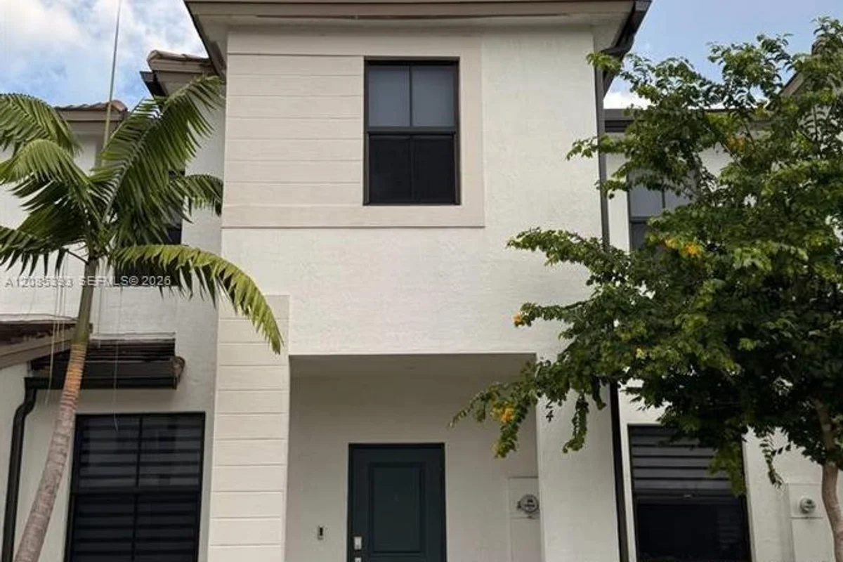 23424 SW 127th Pl, Homestead: photo 1 of 32