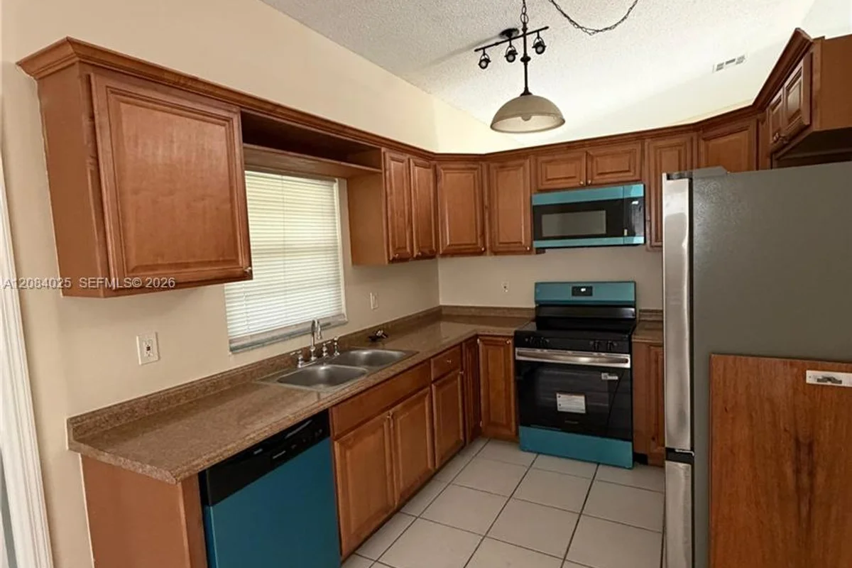 10857 NW 32nd Pl, Sunrise: photo 1 of 18