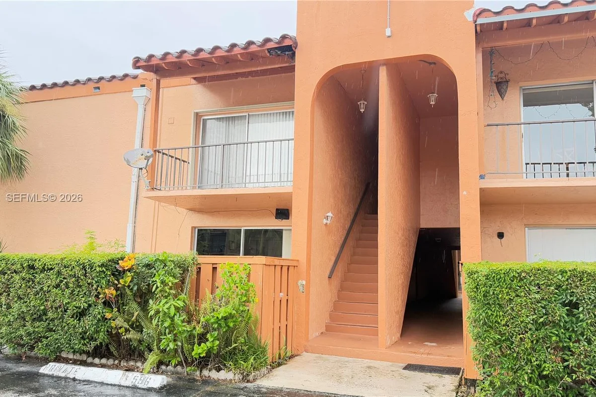 7121 Miami Lakes Dr #Q8, Miami Lakes: photo 1 of 15