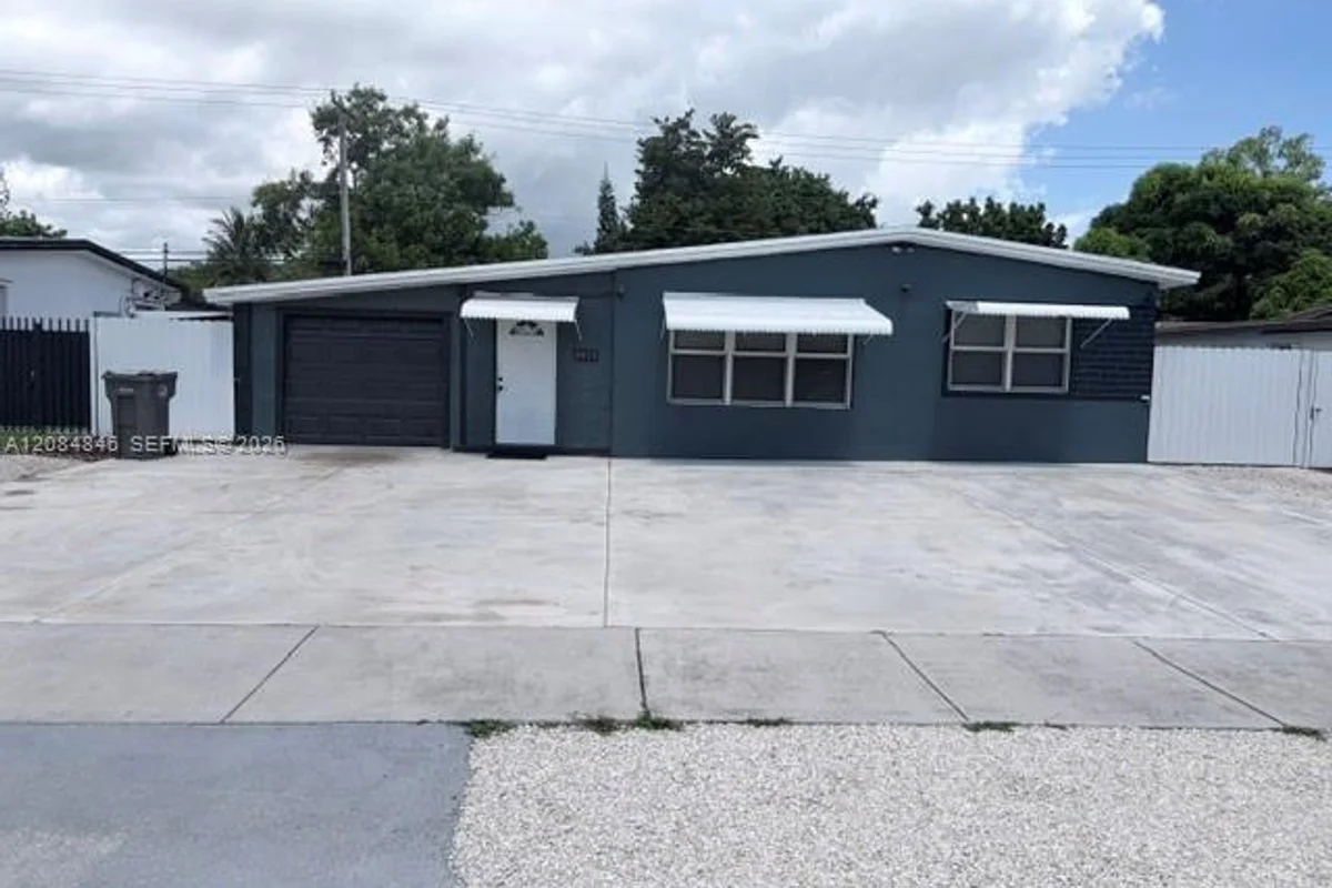 3611 SW 40th St, West Park: photo 1 of 28
