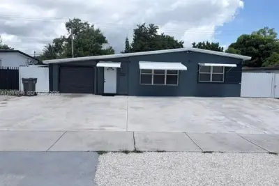 3611 SW 40th St, West Park: photo 1 of 28