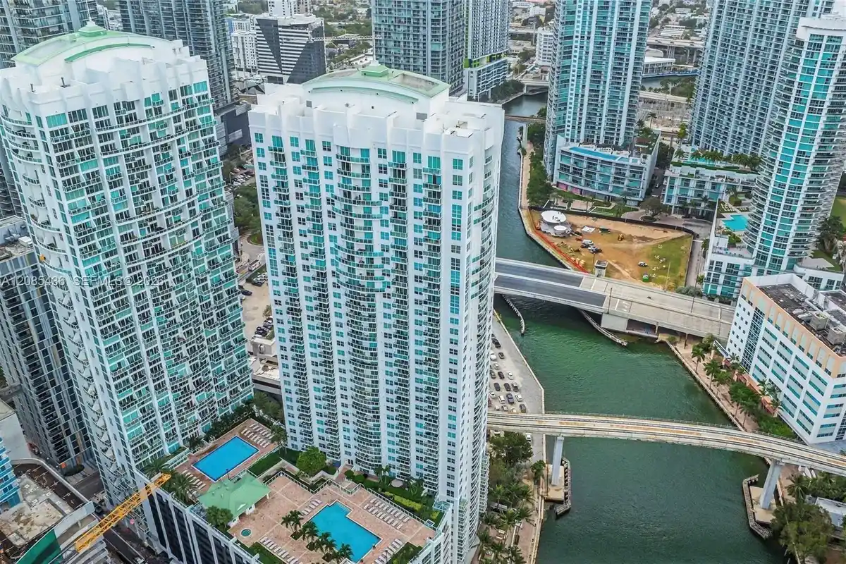 31 SE 5th St #2808, Miami: photo 1 of 18