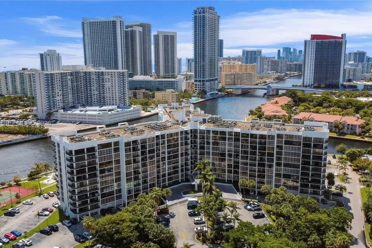 200 Leslie Dr #724, Hallandale Beach: photo 1 of 32