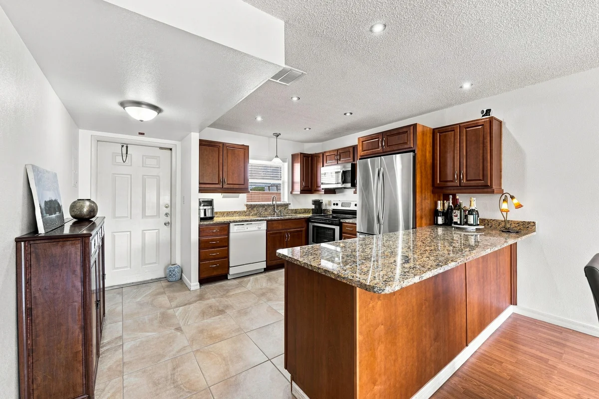 805 W Oakland Park Blvd, Oakland Park: photo 1 of 25