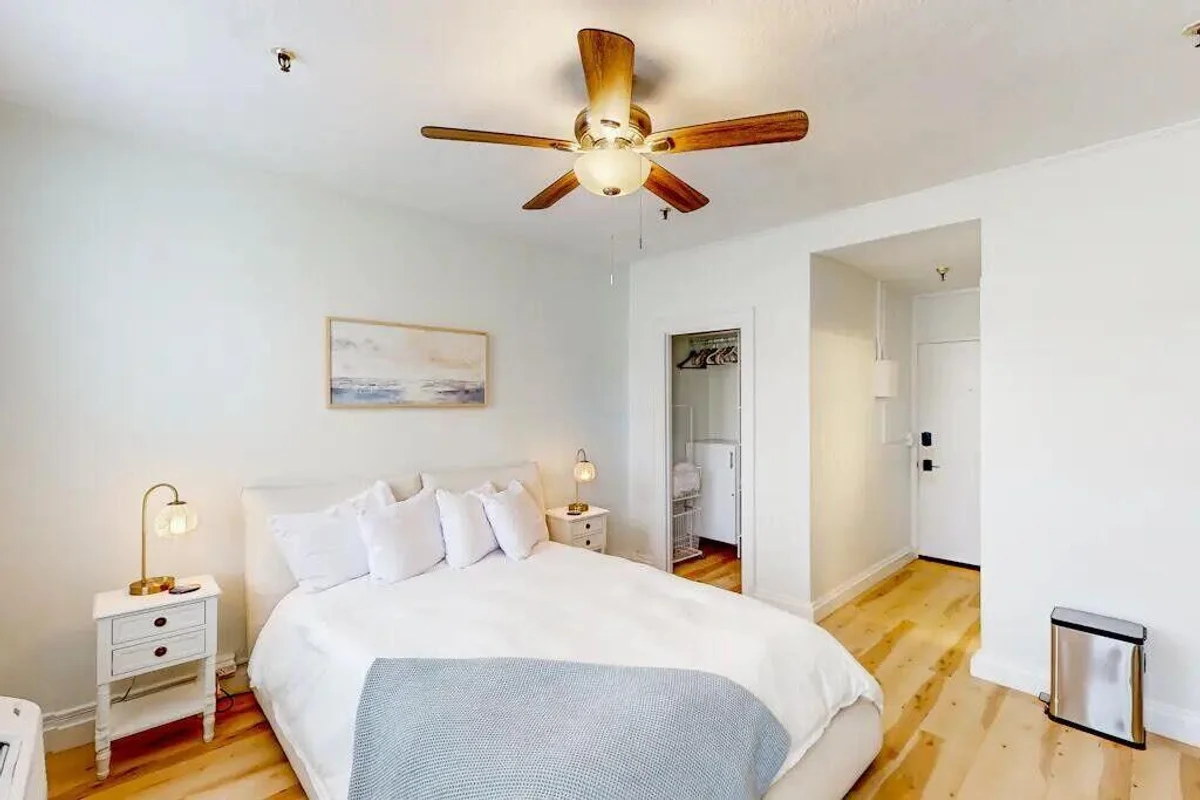235 Sunrise Ave #3215, Palm Beach: photo 1 of 8