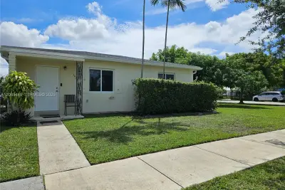 145 SW 60th Ct, Miami: photo 1 of 32