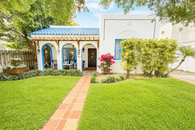 1415 NE 4th Pl, Fort Lauderdale: photo 1 of 58