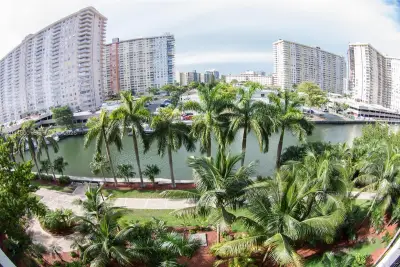 17150 N Bay Rd #2512, Sunny Isles Beach: photo 1 of 49