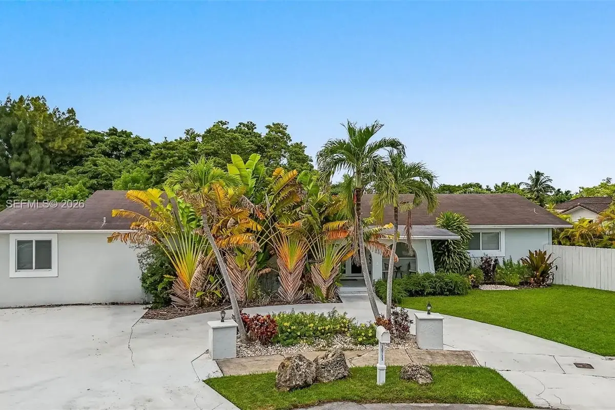 10711 SW 70th St, Miami: photo 1 of 39