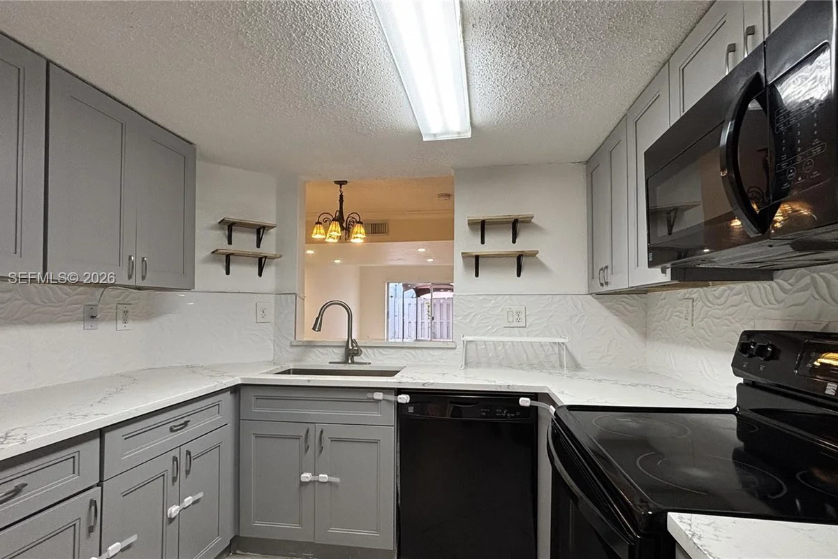 1186 NW 123rd Ct #109, Miami: photo 1 of 41