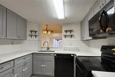1186 NW 123rd Ct #109, Miami: photo 1 of 41