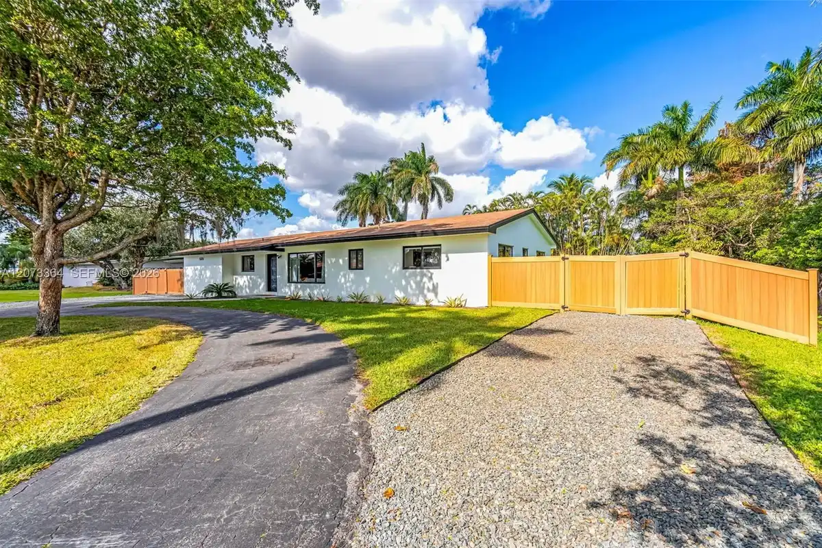 535 N Biscayne River Dr, Miami: photo 1 of 57