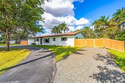 535 N Biscayne River Dr, Miami: photo 1 of 57