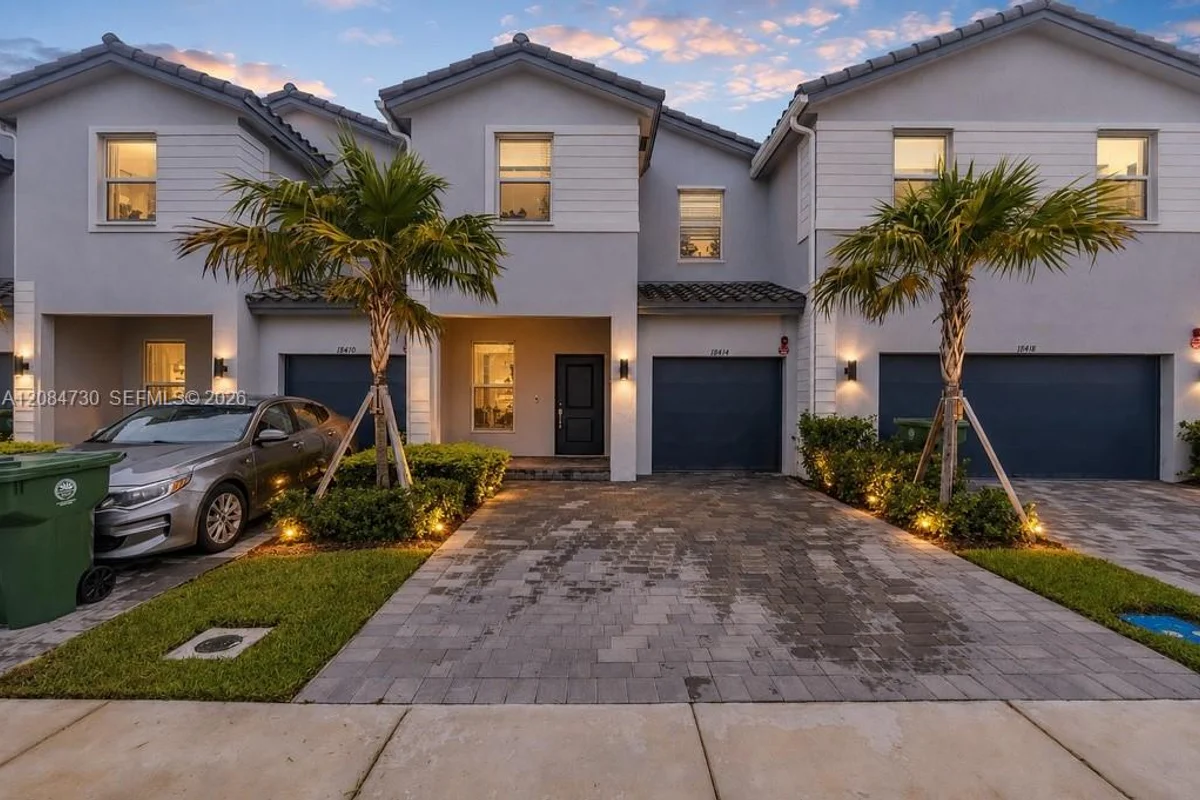 18414 SW 2nd St, Pembroke Pines: photo 1 of 45