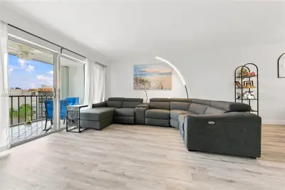3930 Inverrary Blvd #602-D, Lauderhill: photo 1 of 23