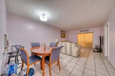 140 Royal Palm Rd #111, Hialeah Gardens: photo 1 of 13