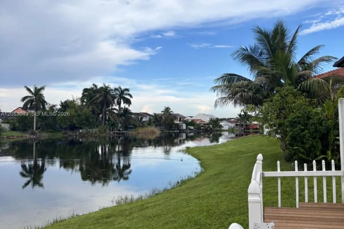1201 SW 124th Ct #1-E, Miami: photo 1 of 15
