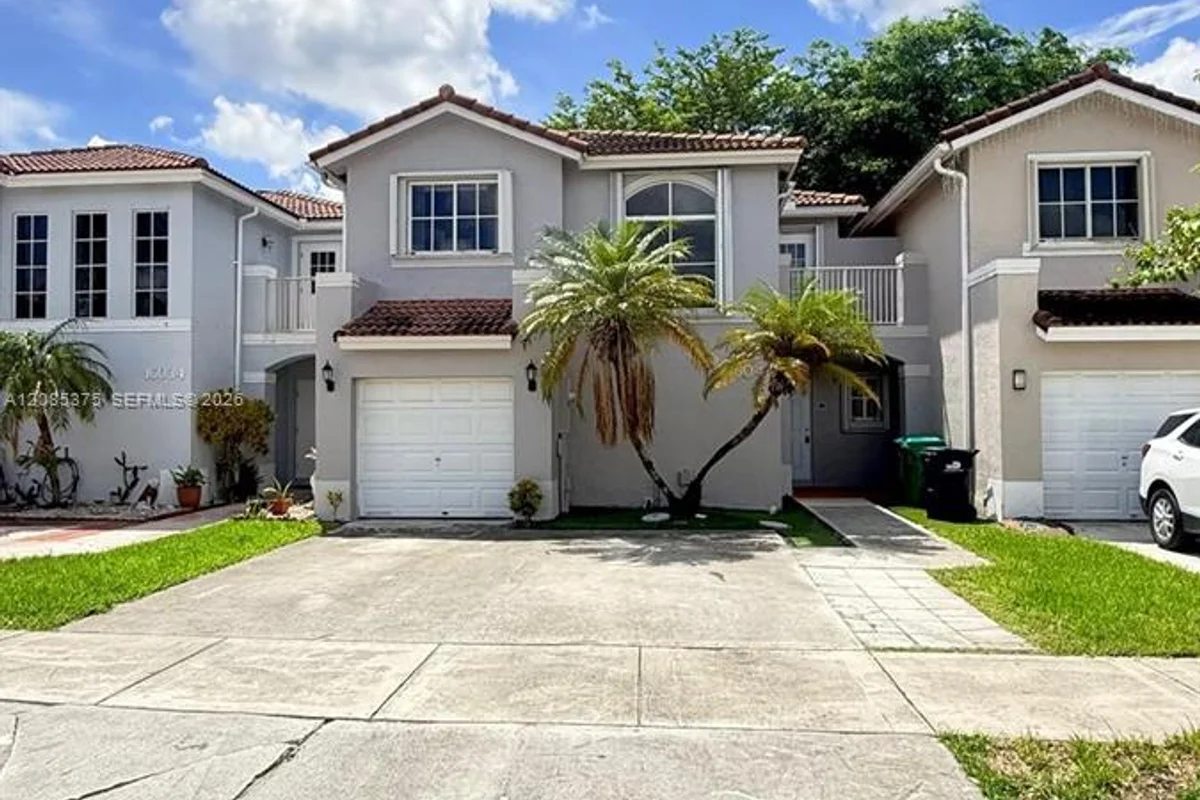16042 SW 86th Ln, Miami: photo 1 of 24