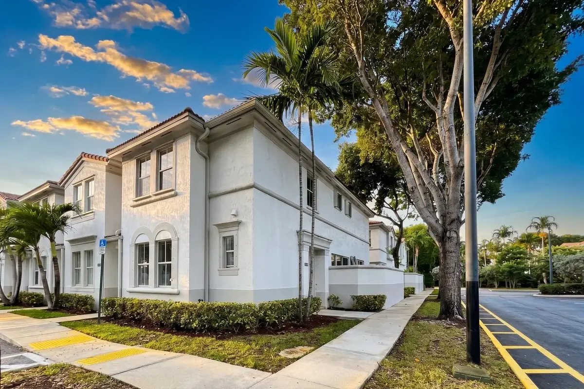 15503 SW 40th St, Miramar: photo 1 of 13