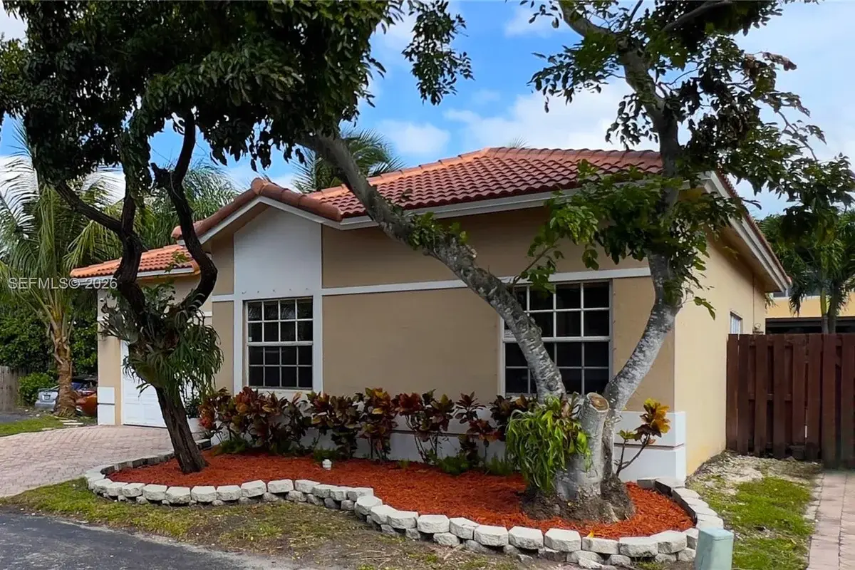 9000 SW 215th Ter, Cutler Bay: photo 1 of 16
