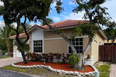 9000 SW 215th Ter, Cutler Bay: photo 1 of 16