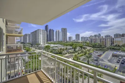 251 174th St #714, Sunny Isles Beach: photo 1 of 29