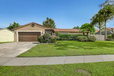 102 Sand Pine Way, Royal Palm Beach: photo 1 of 32