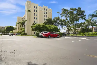 7290 Kinghurst Dr #403, Delray Beach: photo 1 of 30