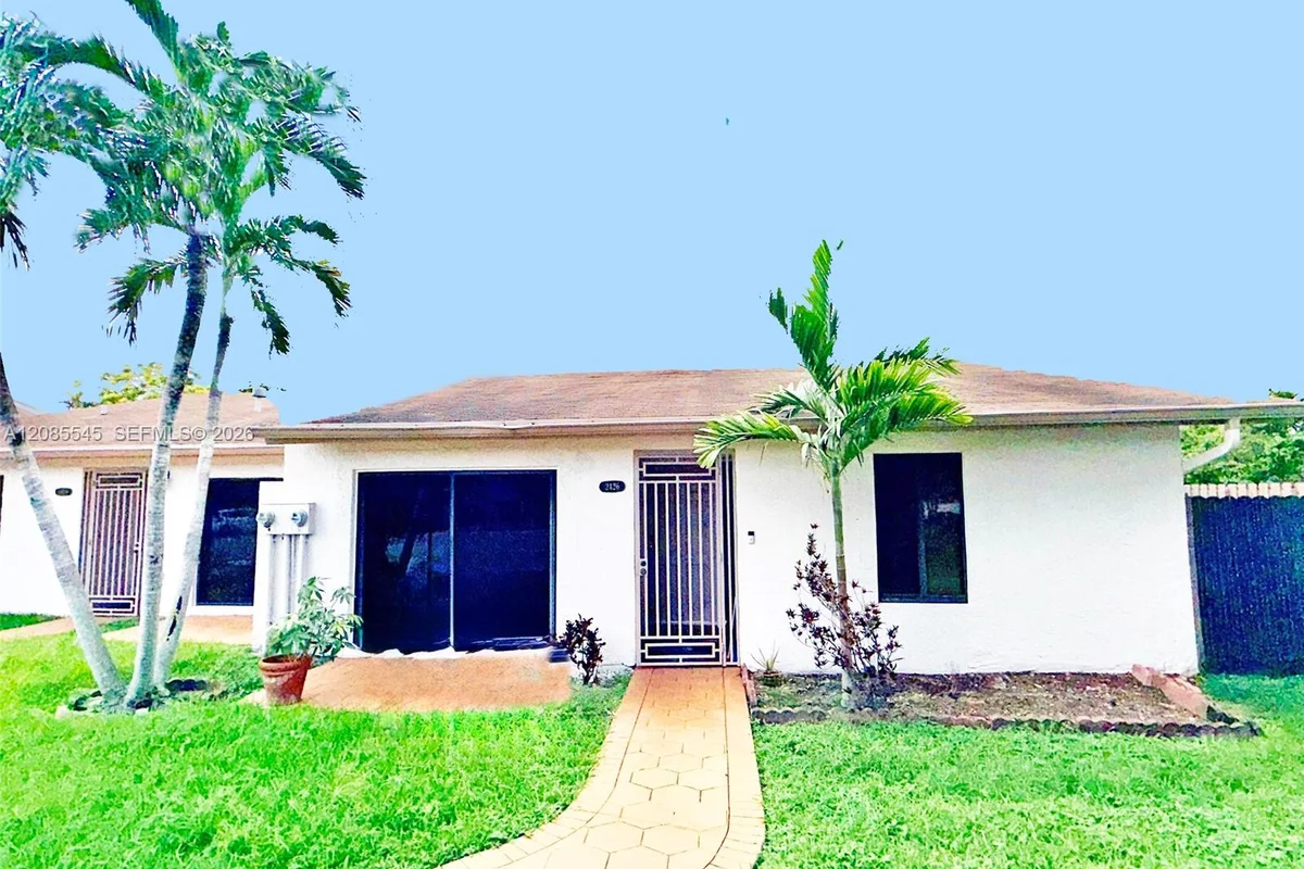 2426 SW 109th Ct, Miami: photo 1 of 38