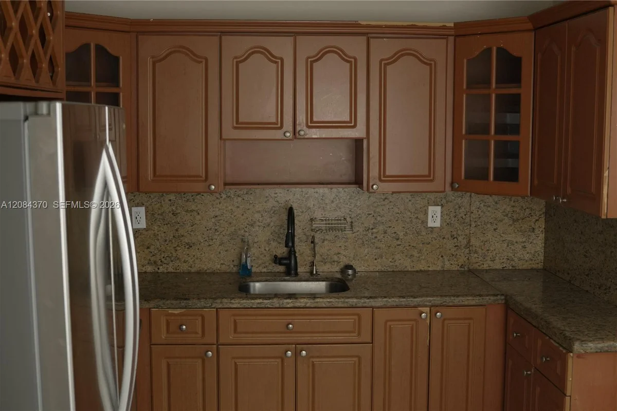 941 NW 102nd St, Miami: photo 1 of 23