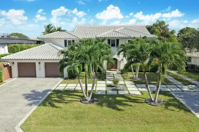 738 Middle River Dr, Fort Lauderdale: photo 1 of 14
