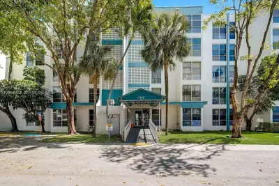 17620 Atlantic Blvd #315, Sunny Isles Beach: photo 1 of 37