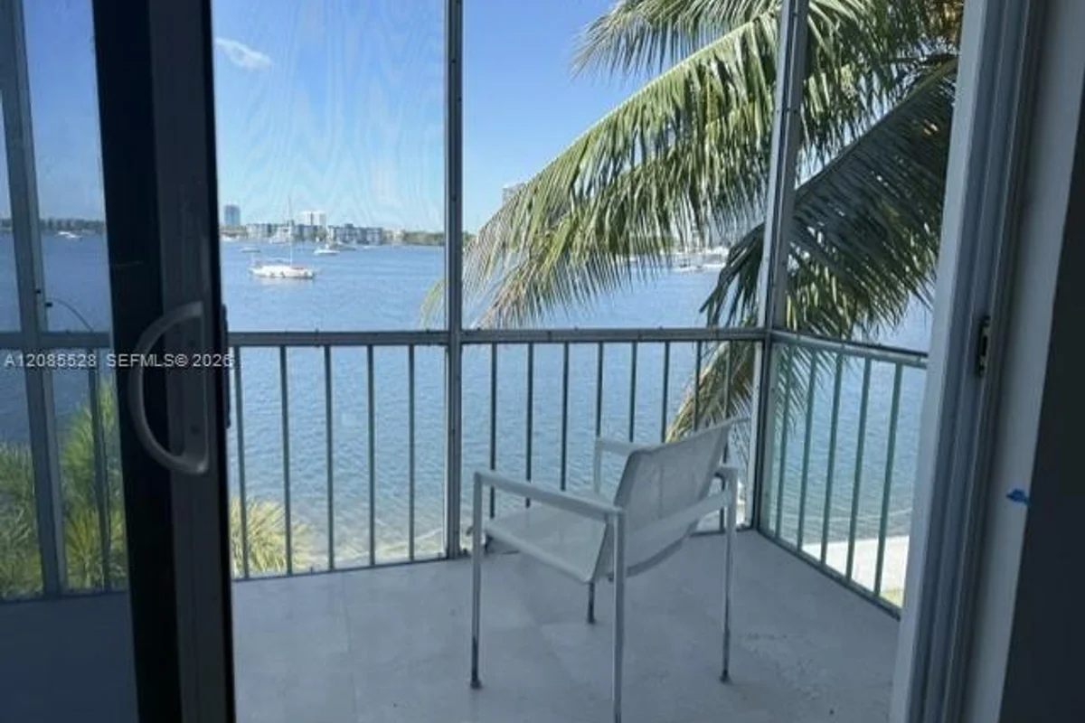 3000 Marcos Dr #P305, Aventura: photo 1 of 17