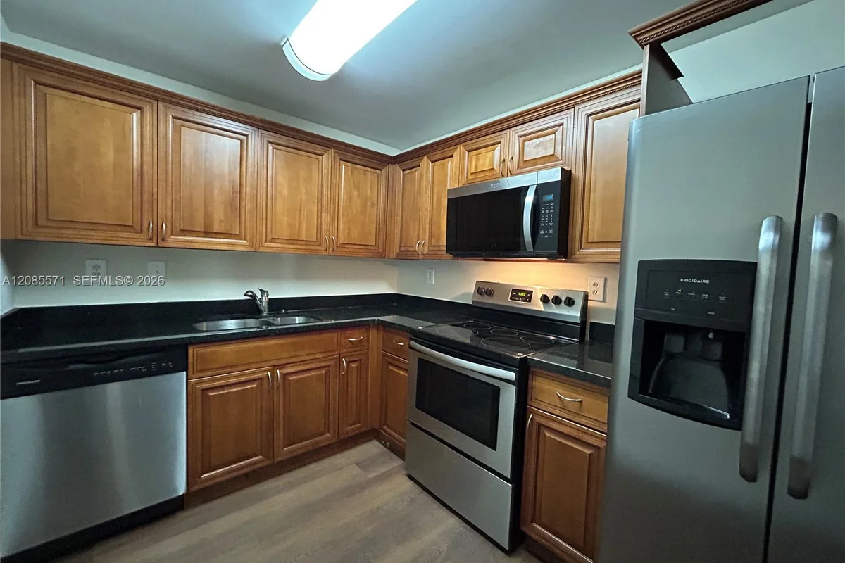 700 NW 214th St #116, Miami Gardens: photo 1 of 14