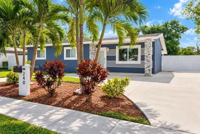 240 N 68th Ave, Hollywood: photo 1 of 20