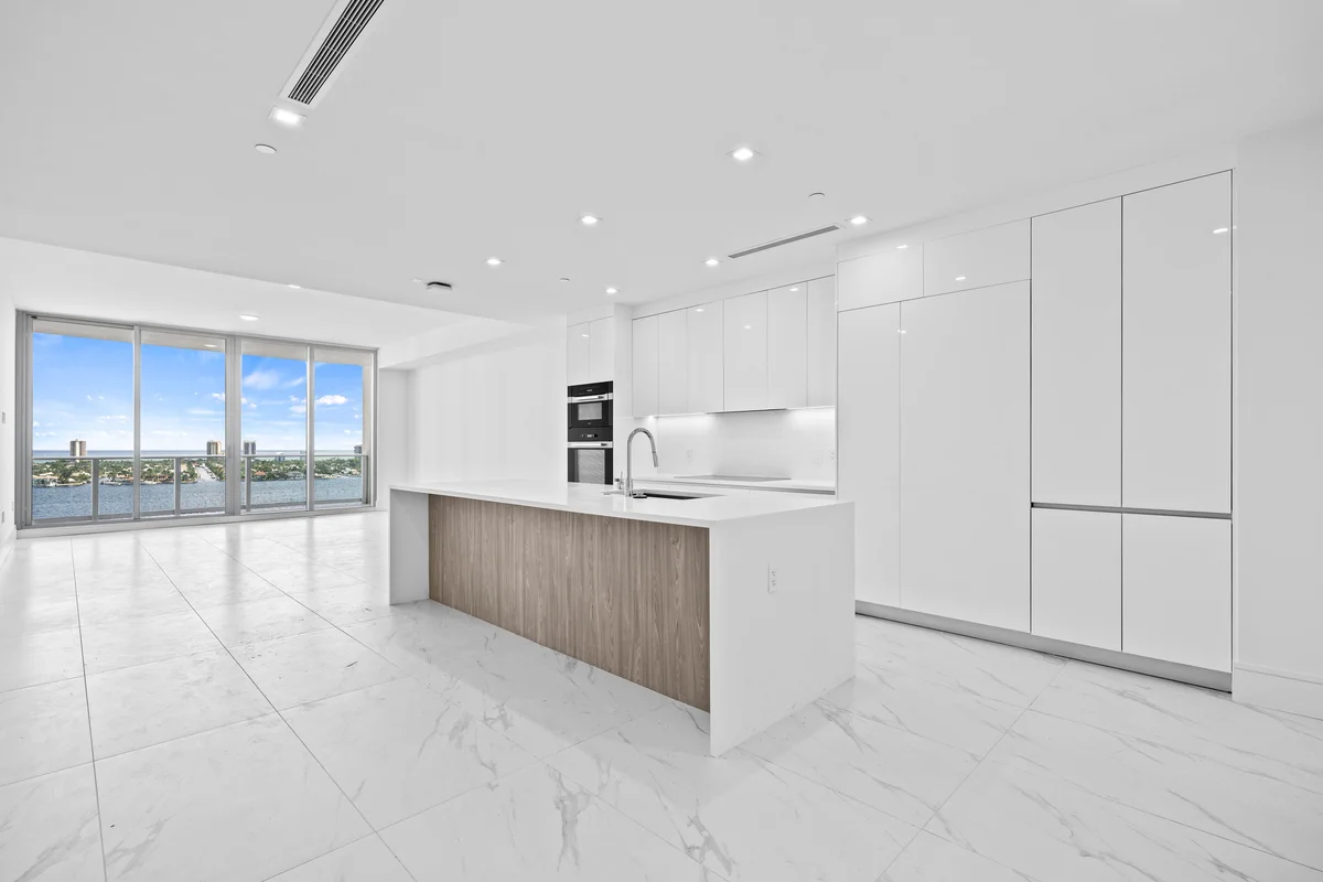 220 Lake Shore Dr #1608, Lake Park: photo 1 of 34