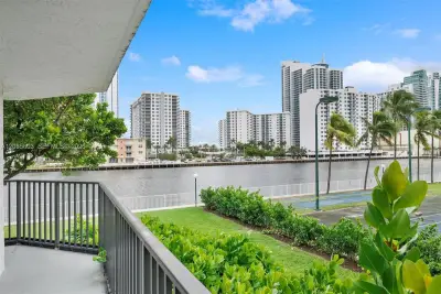 1000 Parkview Dr #220, Hallandale Beach: photo 1 of 28