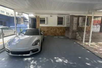 1529 SW 2nd St, Miami: photo 1 of 13