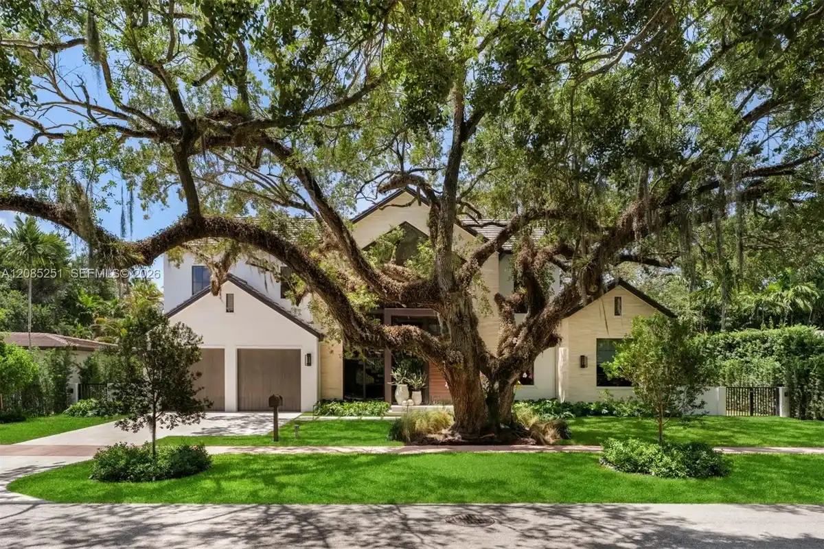 418 Castania Ave, Coral Gables: photo 1 of 35