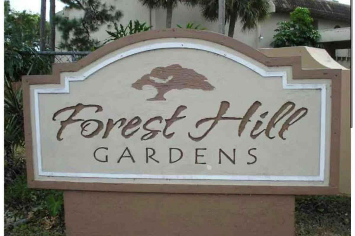 Condo in West Palm Beach: photo 1 of 10