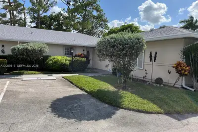 176 Cape Cod Cir, Lake Worth: photo 1 of 8