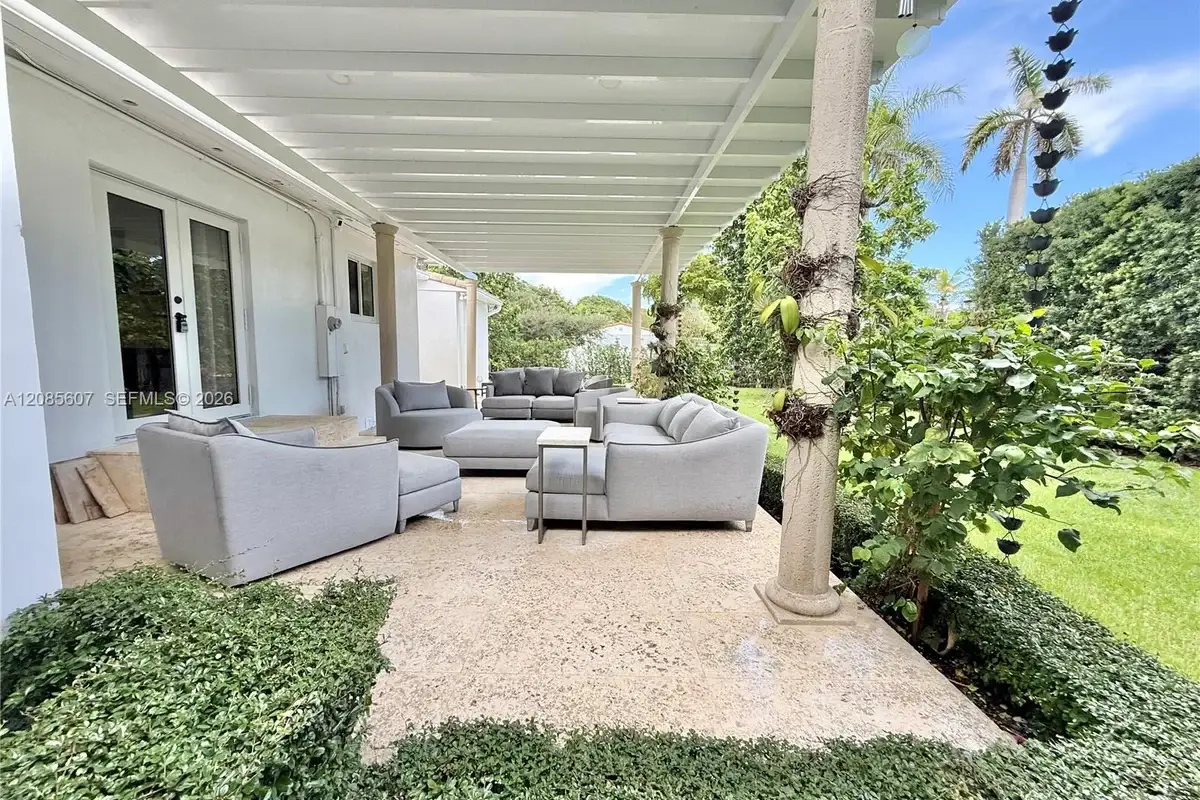 2001 Coral Gate Dr, Miami: photo 1 of 49