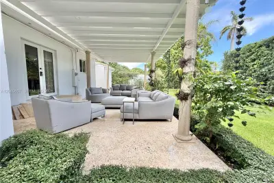 2001 Coral Gate Dr, Miami: photo 1 of 49