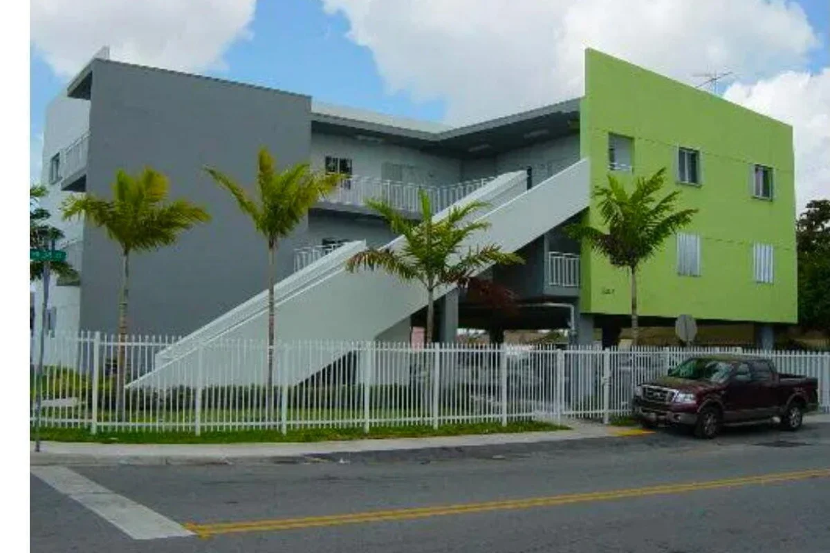 2210 NW 34th St #303, Miami: photo 1 of 12