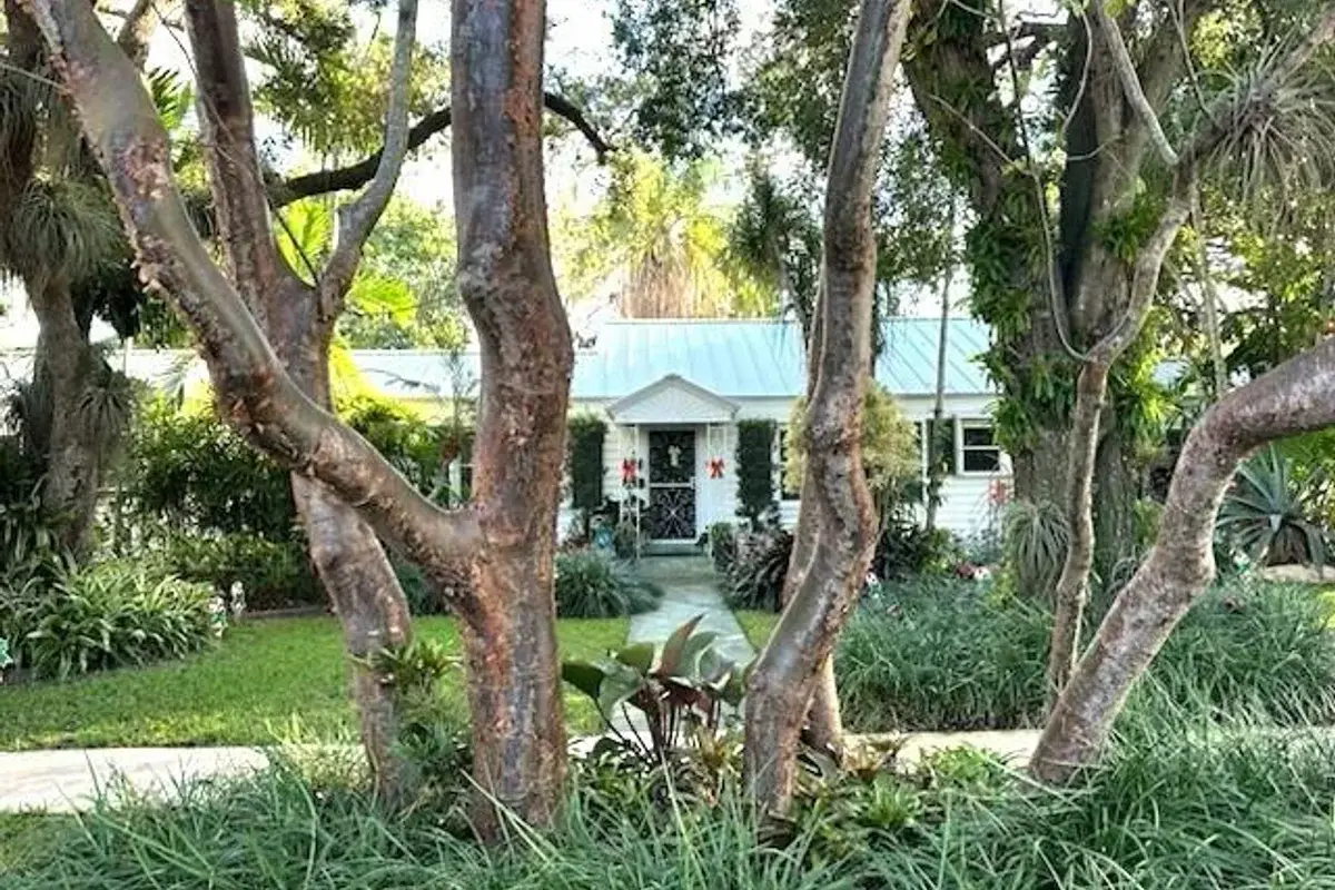 41 SW 5th St, Dania Beach: photo 1 of 85