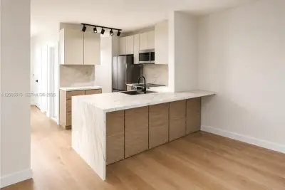 6821 SW 44th St #101, Miami: photo 1 of 20