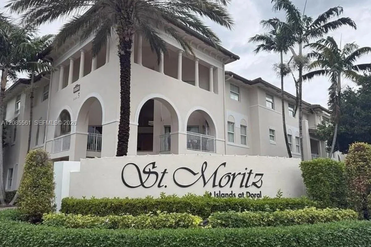 Condo in Doral: photo 1 of 19