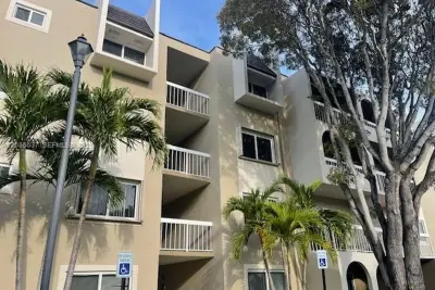 7703 Camino Real #A-213, Miami: photo 1 of 19