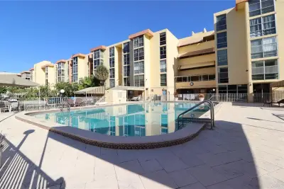 210 172nd St #426, Sunny Isles Beach: photo 1 of 15